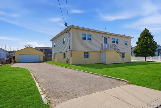 71 Orchard Street, Lindenhurst, NY 11757