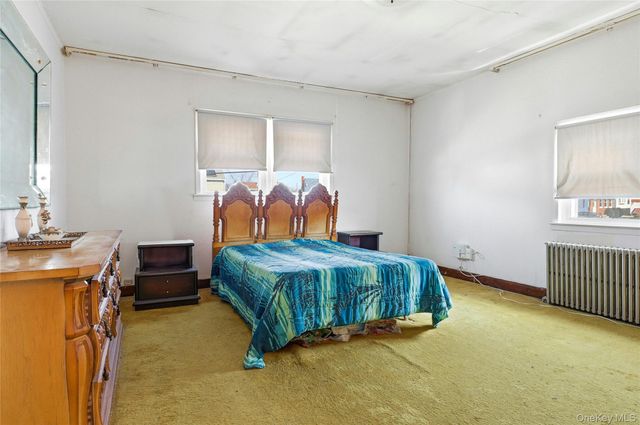 71 Orchard Street, Lindenhurst, NY 11757