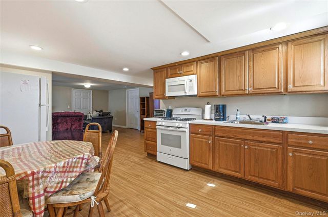 71 Orchard Street, Lindenhurst, NY 11757