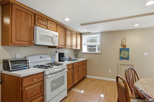 71 Orchard Street, Lindenhurst, NY 11757