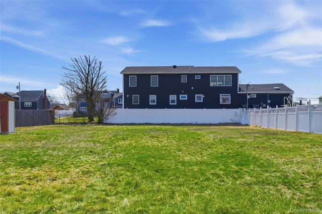 71 Orchard Street, Lindenhurst, NY 11757