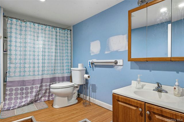 71 Orchard Street, Lindenhurst, NY 11757