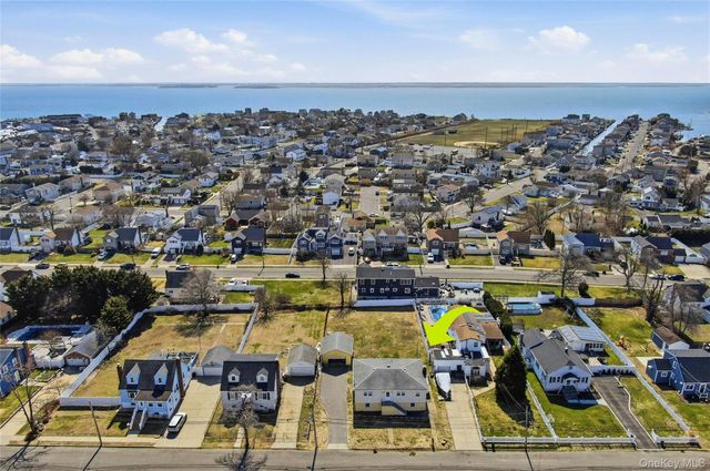 71 Orchard Street, Lindenhurst, NY 11757