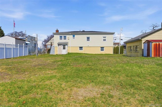 71 Orchard Street, Lindenhurst, NY 11757