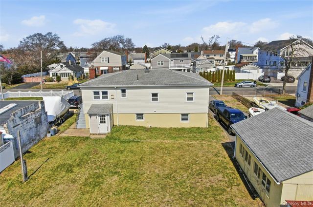 71 Orchard Street, Lindenhurst, NY 11757