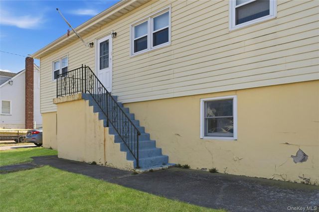 71 Orchard Street, Lindenhurst, NY 11757