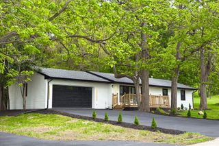 35W302 PINELANDS Road, St. Charles, IL 60174