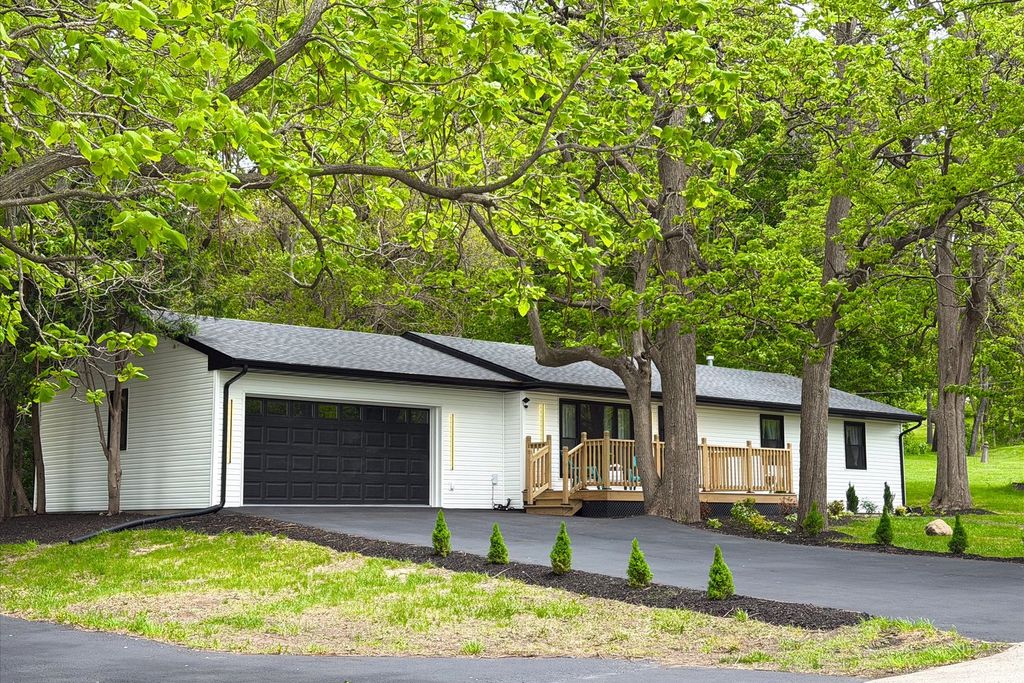 35W302 PINELANDS Road, St. Charles, IL 60174