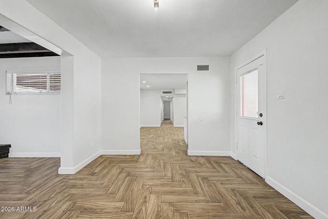 6521 W TURNEY Avenue, Phoenix, AZ 85033