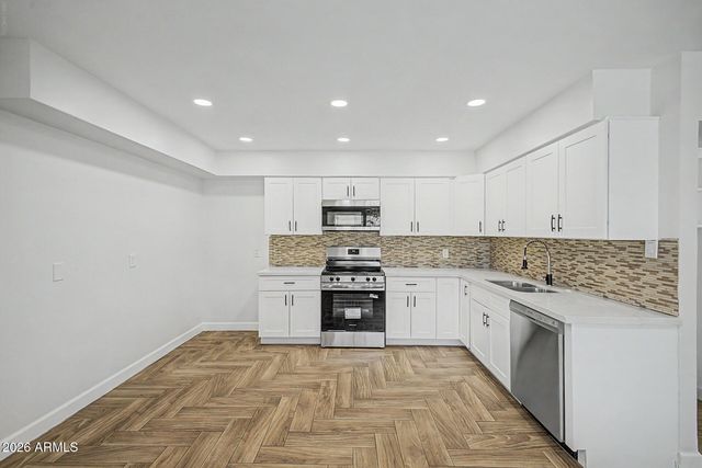 6521 W TURNEY Avenue, Phoenix, AZ 85033