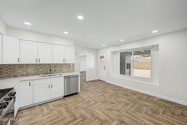 6521 W TURNEY Avenue, Phoenix, AZ 85033