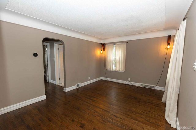 27731 Glenwood Street, St. Clair Shores, MI 48081