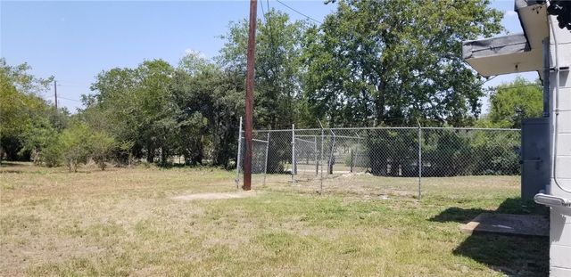 1002 Power St, Refugio, TX 78377