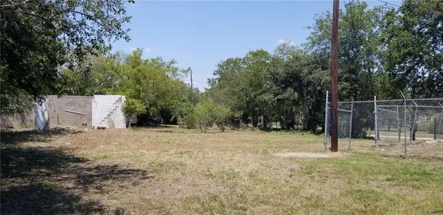 1002 Power St, Refugio, TX 78377
