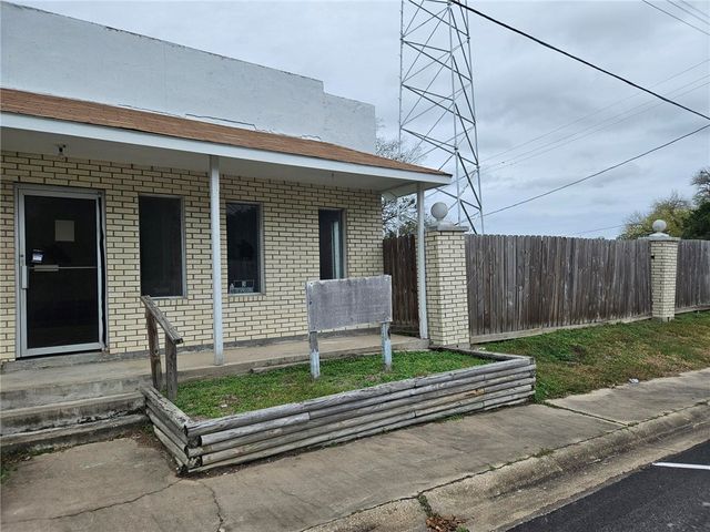 1002 Power St, Refugio, TX 78377