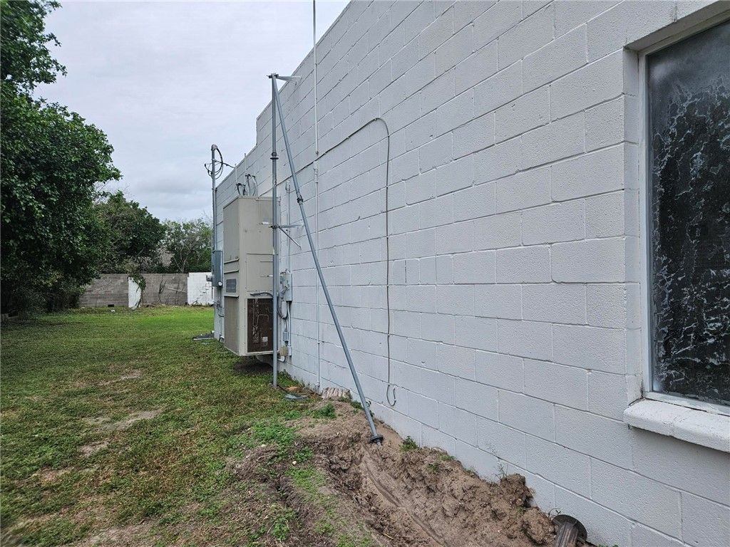 1002 Power St, Refugio, TX 78377 — photo 3
