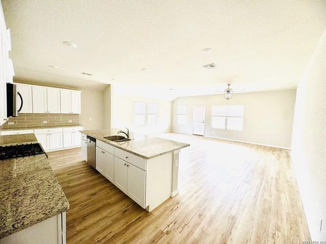 312 Agave Circle, Jourdanton, TX 78026