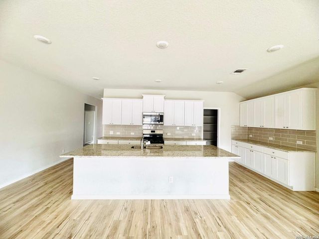 312 Agave Circle, Jourdanton, TX 78026