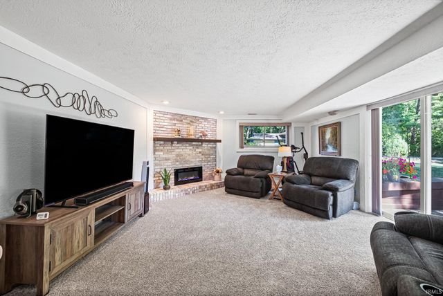 717 Foxwood Drive, Lafayette, IN 47905