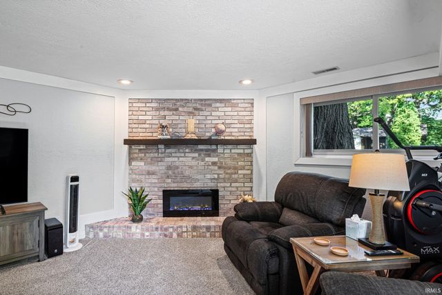 717 Foxwood Drive, Lafayette, IN 47905
