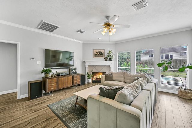 1402 Pine Meadow Court, Pearland, TX 77581