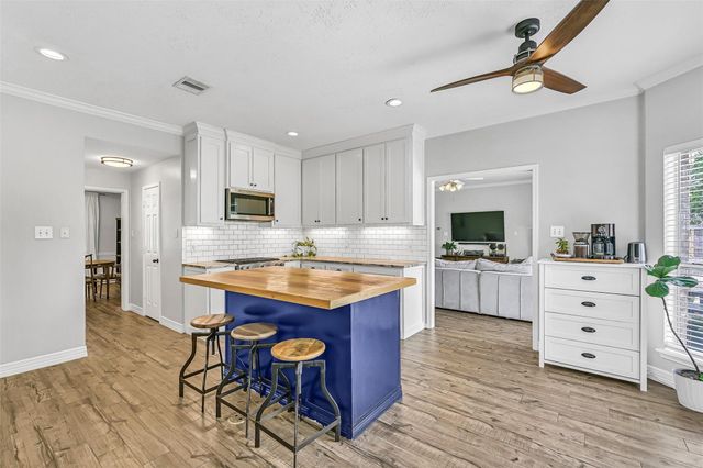1402 Pine Meadow Court, Pearland, TX 77581