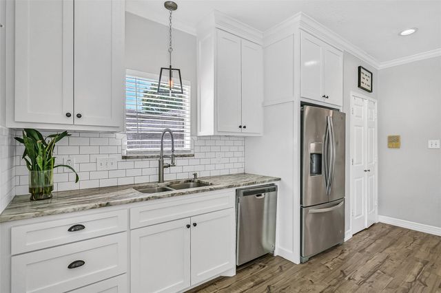 1402 Pine Meadow Court, Pearland, TX 77581