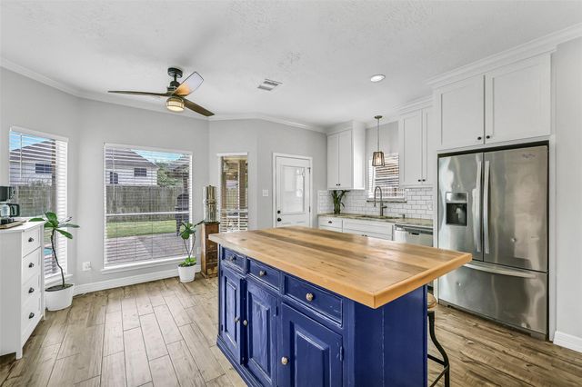 1402 Pine Meadow Court, Pearland, TX 77581