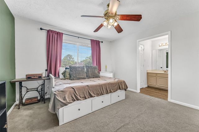 1402 Pine Meadow Court, Pearland, TX 77581