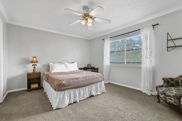 1402 Pine Meadow Court, Pearland, TX 77581