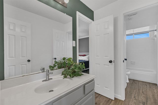 1402 Pine Meadow Court, Pearland, TX 77581