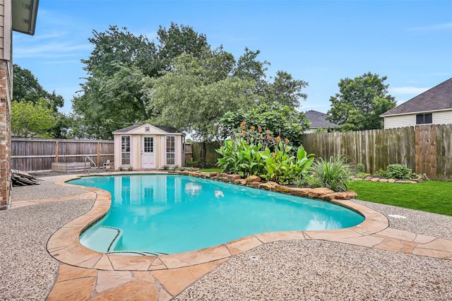 1402 Pine Meadow Court, Pearland, TX 77581