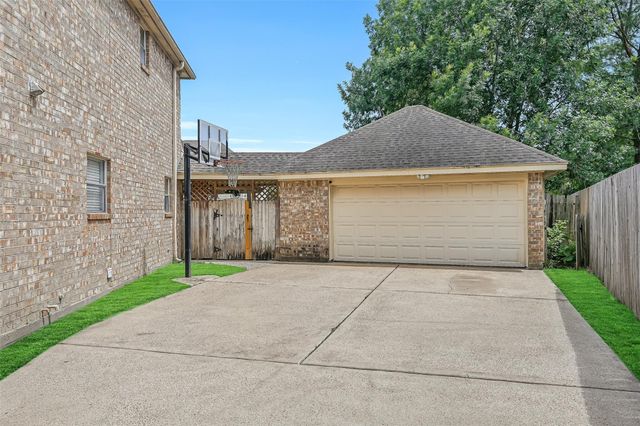 1402 Pine Meadow Court, Pearland, TX 77581
