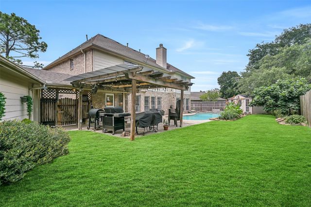 1402 Pine Meadow Court, Pearland, TX 77581