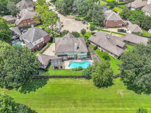 1402 Pine Meadow Court, Pearland, TX 77581