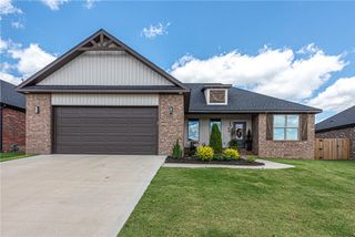 852 Round Top Street, Prairie Grove, AR 72753