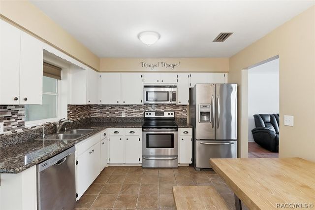 9376 N Citrus Springs Boulevard, Citrus Springs, FL 34434