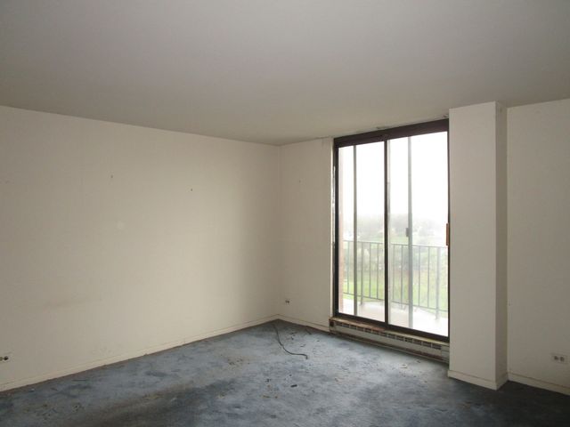 465 W Dominion Drive 1003, Wood Dale, IL 60191
