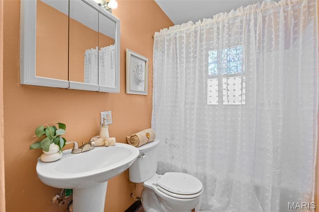 217 Whitelaw Avenue, East Alton, IL 62024