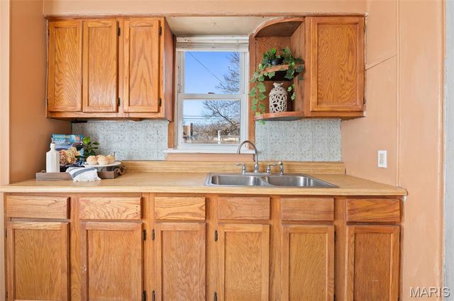 217 Whitelaw Avenue, East Alton, IL 62024