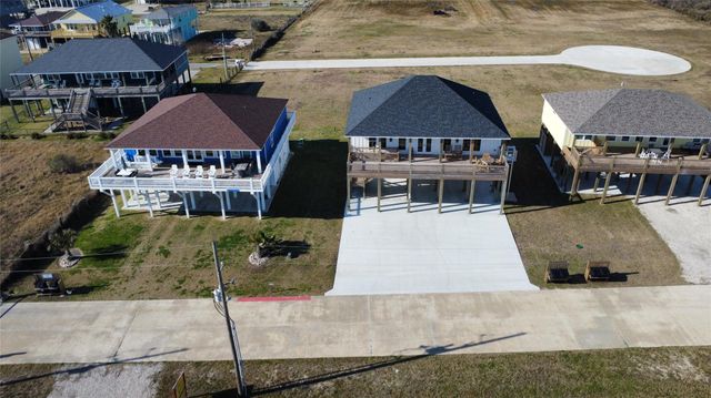 183 Ocean Shores Drive, Port Bolivar, TX 77650