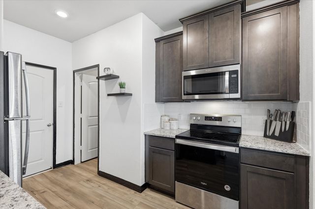 7533 Pleasant Oaks Street, Fort Worth, TX 76120