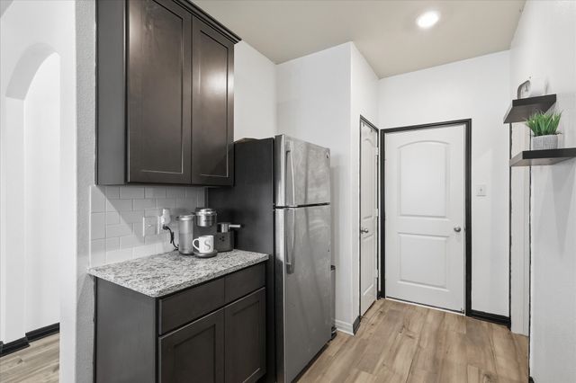 7533 Pleasant Oaks Street, Fort Worth, TX 76120