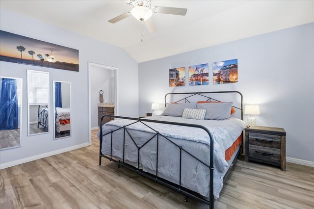 7533 Pleasant Oaks Street, Fort Worth, TX 76120
