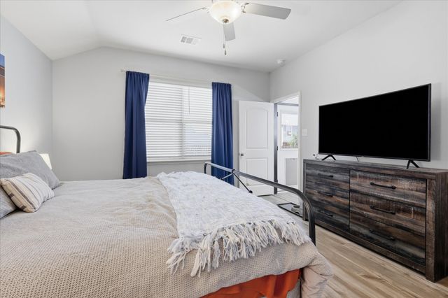7533 Pleasant Oaks Street, Fort Worth, TX 76120