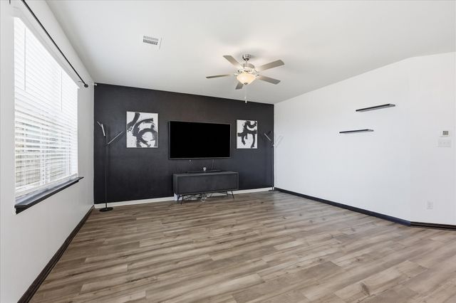7533 Pleasant Oaks Street, Fort Worth, TX 76120
