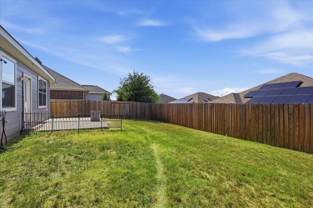 7533 Pleasant Oaks Street, Fort Worth, TX 76120