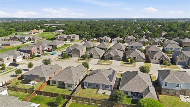 7533 Pleasant Oaks Street, Fort Worth, TX 76120