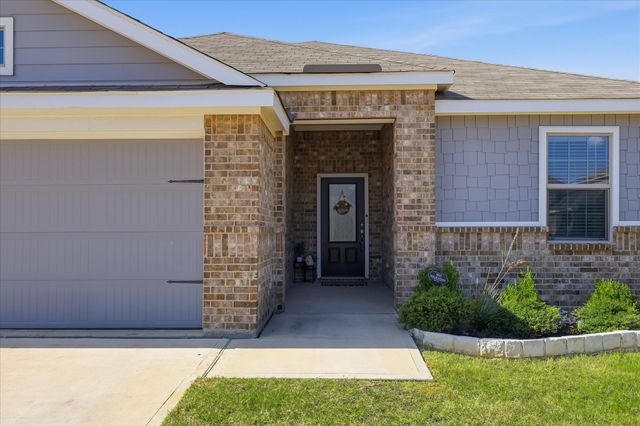 7533 Pleasant Oaks Street, Fort Worth, TX 76120