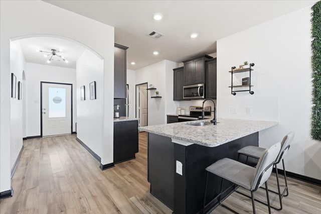 7533 Pleasant Oaks Street, Fort Worth, TX 76120